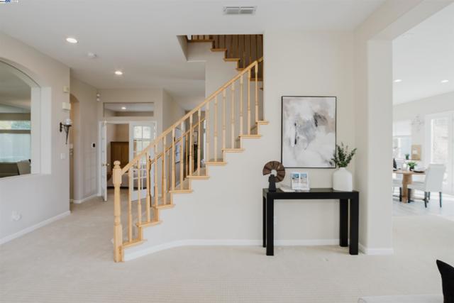Image 5 of 38 For 25657 Crestfield Dr