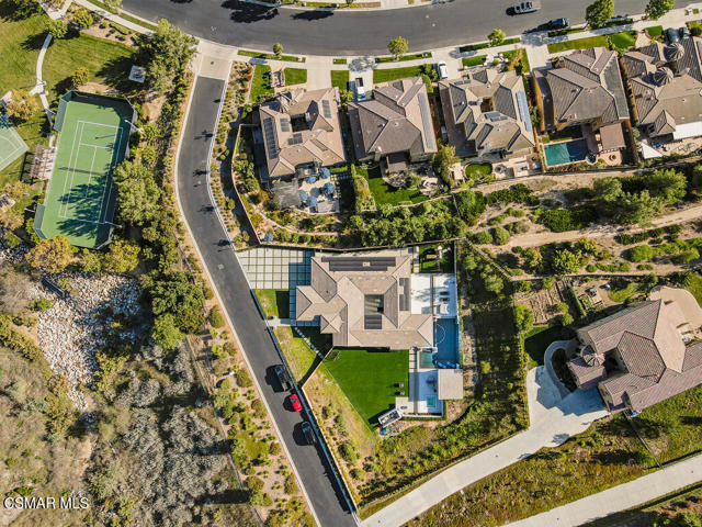 6981 Shadow Wood Drive, Moorpark CA: https://media.crmls.org/mediaz/c1238bcf-1f25-4ed6-954a-3cf987f88222.jpg