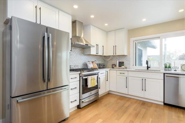 407 Beach Avenue, Half Moon Bay CA: https://media.crmls.org/mediaz/c123d3c6-5bdf-437b-93f3-2d672ac2b147.jpg