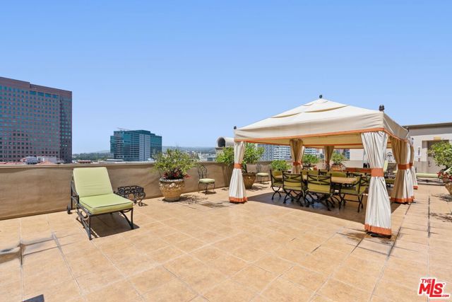 10795 Wilshire Boulevard, Los Angeles CA: https://media.crmls.org/mediaz/c1243ea9-ba90-4e91-87d5-aea511dab83f.jpg