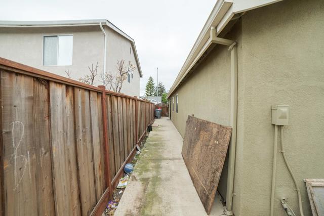 2351 Driftwood Court, Hollister CA: https://media.crmls.org/mediaz/c12464f0-88c4-4725-bccd-6ff306cdff14.jpg