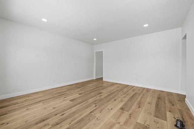 6979 81 Amherst, San Diego CA: https://media.crmls.org/mediaz/c124742a-4dd5-48d2-a164-9c5d3752b37b.jpg