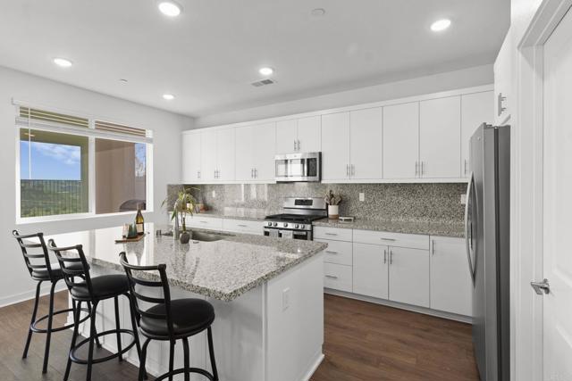 Detail Gallery Image 15 of 52 For 35182 Orchard Trl, Fallbrook,  CA 92028 - 4 Beds | 3 Baths