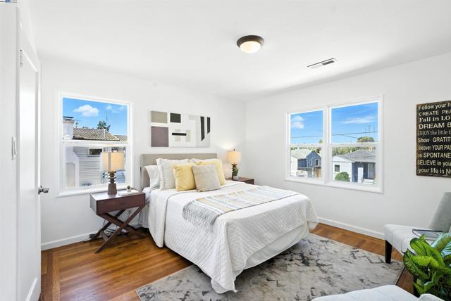 4030 Edwards Ave, Oakland CA: https://media.crmls.org/mediaz/c124d9bb-45e0-425a-90a4-eea89cd61ba0.jpg