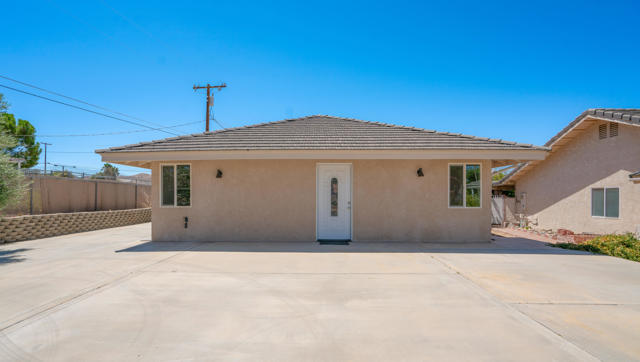 8582 Frontera Avenue, Yucca Valley CA: https://media.crmls.org/mediaz/c124e40e-1804-4b7b-95e6-87621a9f79de.jpg