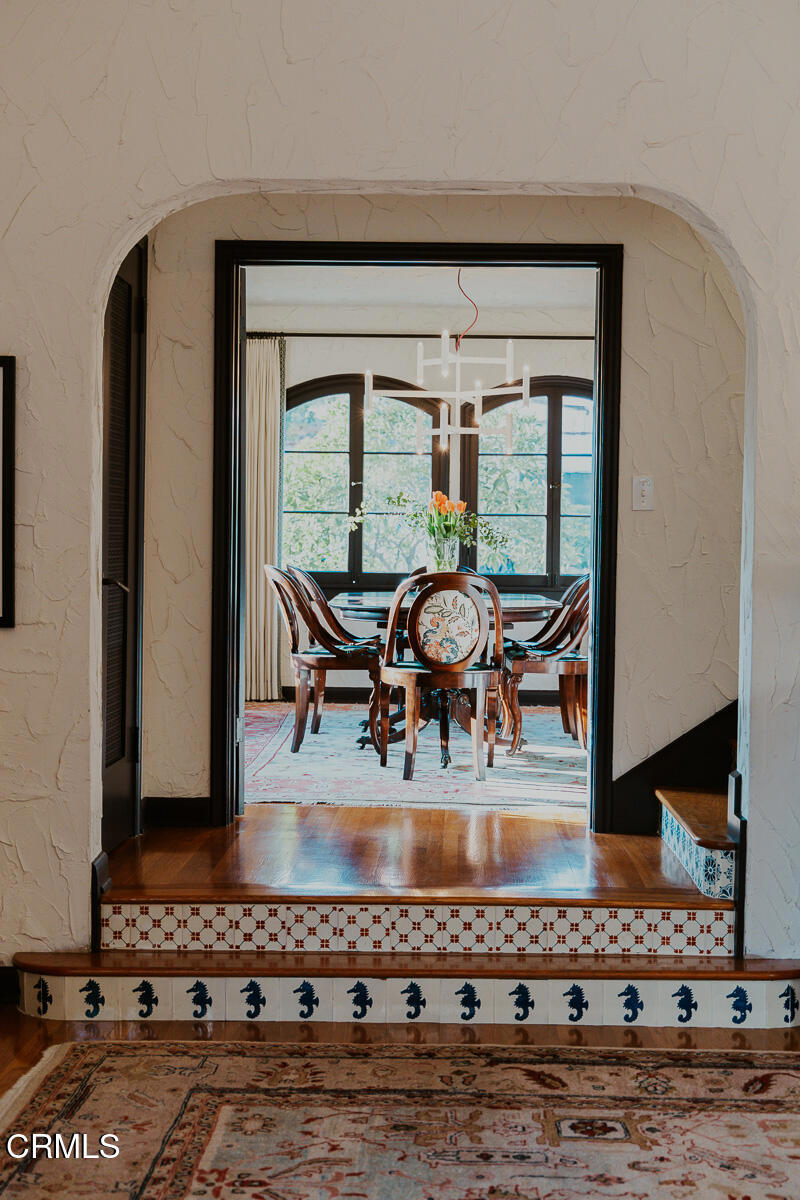 https://media.crmls.org/mediaz/c1254df8-4804-4b09-ae61-8ac855794454.jpg?preset=X-Large
