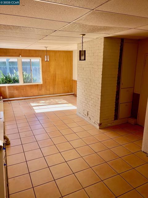 3530 Clinton Ave, Richmond CA: https://media.crmls.org/mediaz/c1263174-42b1-4427-85ae-5e479ac188ab.jpg