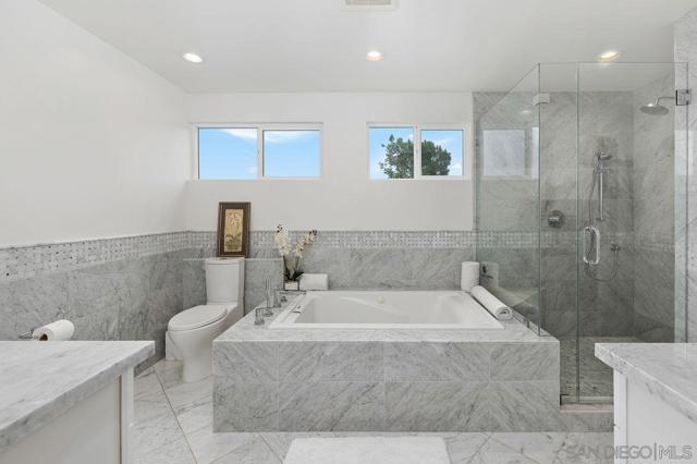 7901 Avenida Kirjah, La Jolla CA: https://media.crmls.org/mediaz/c126869b-9ac3-4a1d-bd79-a9e7e37e67a1.jpg