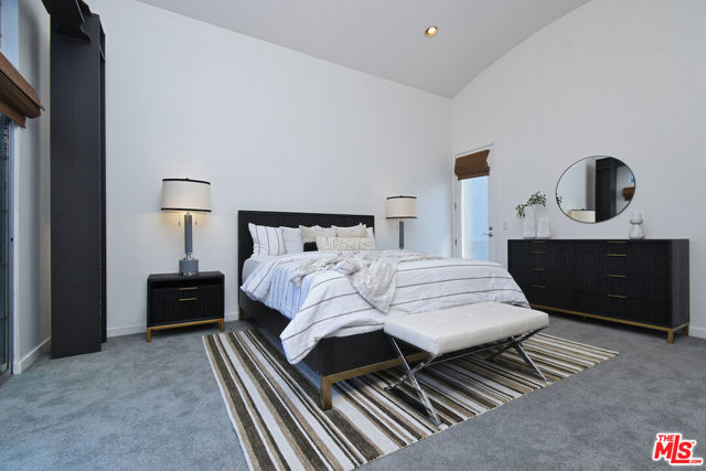 5350 Playa Vista Drive, Playa Vista CA: https://media.crmls.org/mediaz/c126aaf1-a8cc-4f91-9cd6-077de981a401.jpg