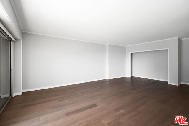 10450 Wilshire Boulevard, Los Angeles CA: https://media.crmls.org/mediaz/c1274b3e-a49f-48b3-8916-a21f160d3d40.jpg
