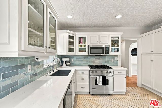 8266 Clinton Street photo 11
