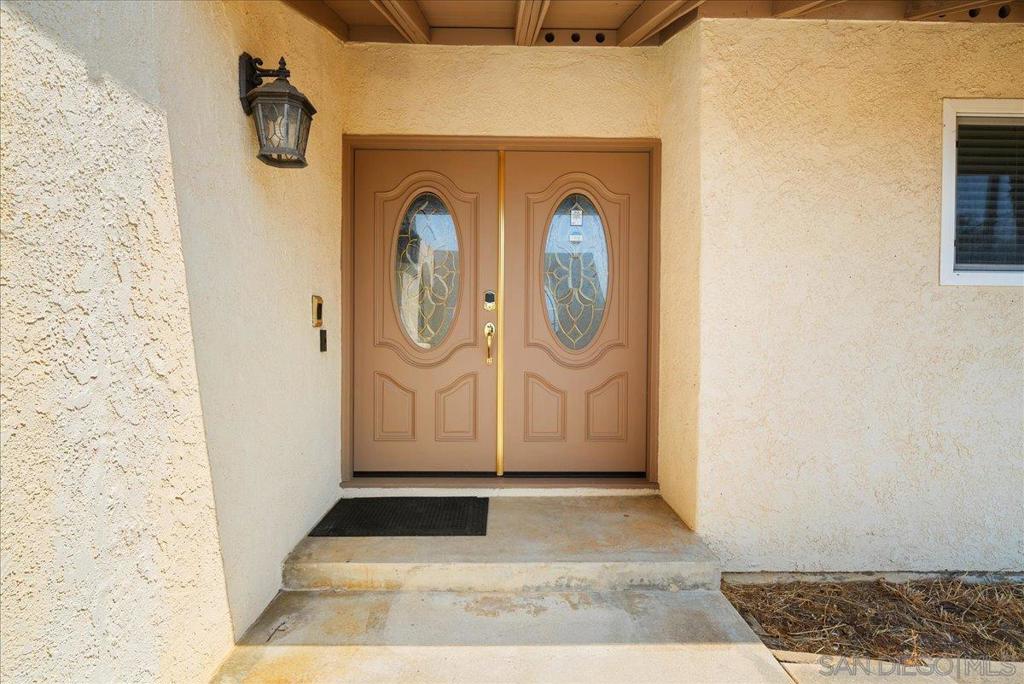 MLS #250033594SD img 2