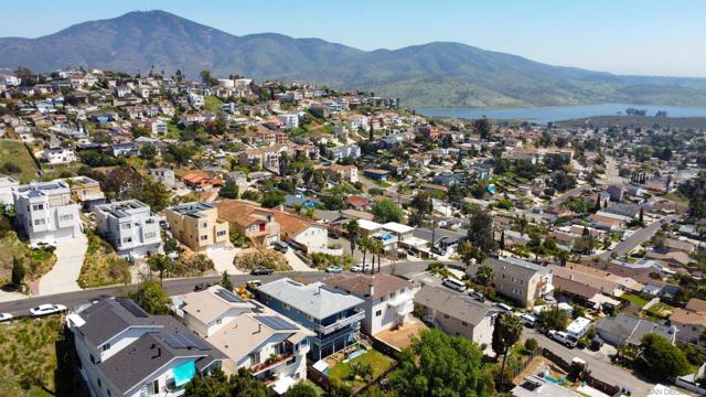 1412 San Miguel Ave, Spring Valley CA: https://media.crmls.org/mediaz/c127f045-f36a-4af0-9bb2-f7e96491f67c.jpg