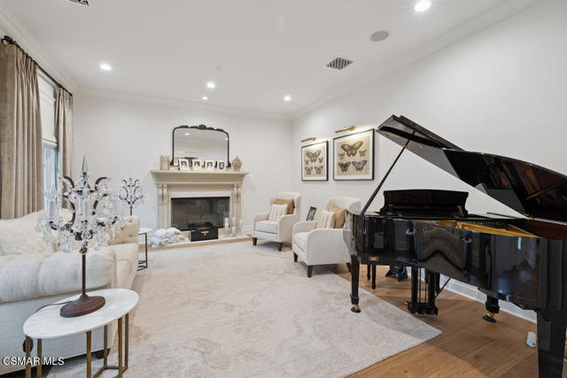 112 Hampstead Court, Westlake Village CA: https://media.crmls.org/mediaz/c1297dba-0f03-4dd7-a3bf-f3d1a9e1af18.jpg