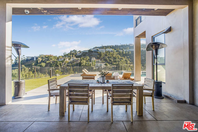 2501 Zorada Drive, Los Angeles CA: https://media.crmls.org/mediaz/c129b474-f052-4ae6-a57a-16e4ba739545.jpg