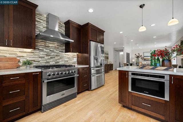 1092 Hillendale Ct, Walnut Creek CA: https://media.crmls.org/mediaz/c129c793-8f64-4009-a2cb-25191bc702dd.jpg
