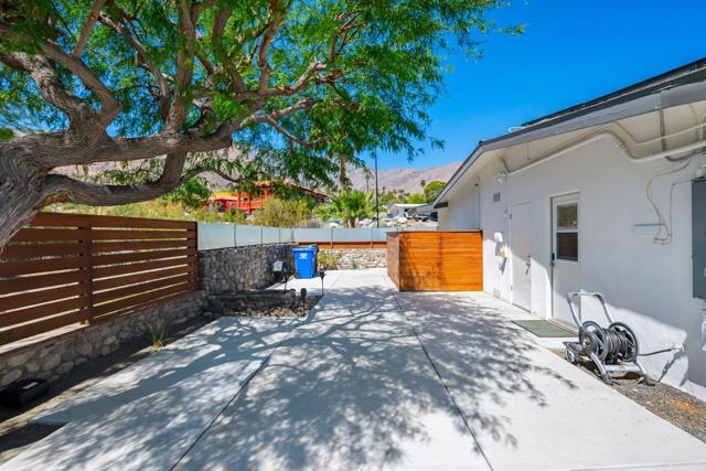 2360 N Palermo Drive, Palm Springs CA: https://media.crmls.org/mediaz/c129f9f9-a483-404b-98b8-fe68a0435a52.jpg
