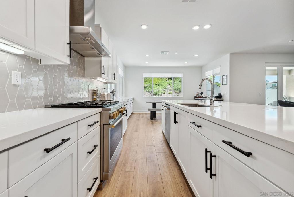 MLS #250035606SD img 1