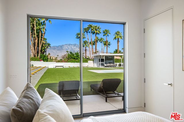 6 Big Sioux Road, Rancho Mirage CA: https://media.crmls.org/mediaz/c12a8ae2-8023-48c7-aad9-ca555ad8c378.jpg