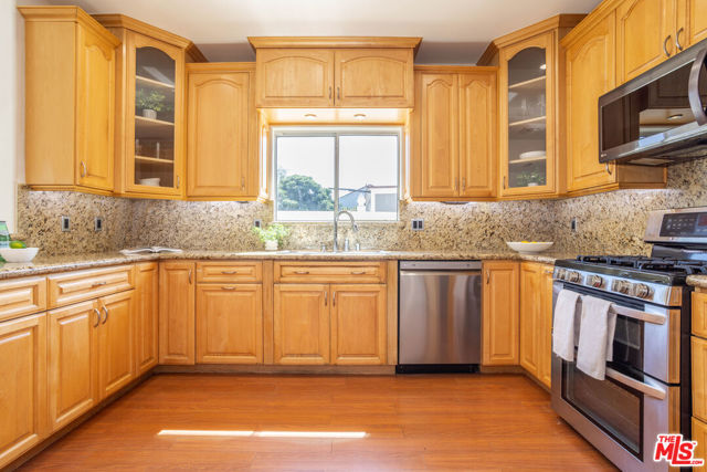 15065 Vose Street, Van Nuys CA: https://media.crmls.org/mediaz/c12b00b7-0260-4f71-85cf-dbebeeb54385.jpg