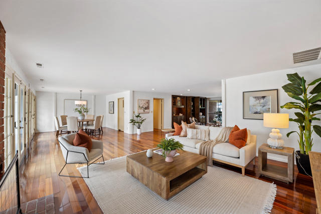 5324 Felice Place, Woodland Hills CA: https://media.crmls.org/mediaz/c12b58e0-e408-4ccc-b176-3f67066ed57b.jpg