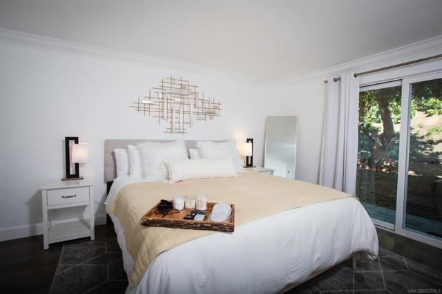 455 Glencrest Dr, Solana Beach CA: https://media.crmls.org/mediaz/c12b5cbf-e58d-4f23-80af-a8ef0fc4958b.jpg