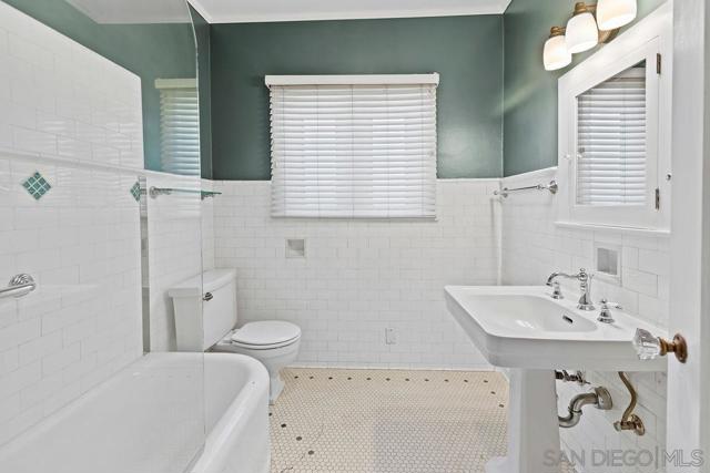 2302 Fort Stockton, San Diego CA: https://media.crmls.org/mediaz/c12b844a-a5e4-492b-9d7a-59f988fe10b7.jpg
