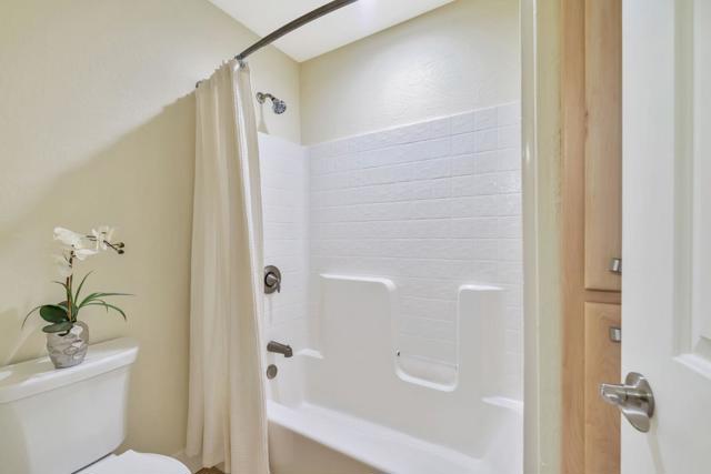 115 Fairway Village Court, Murphys CA: https://media.crmls.org/mediaz/c12b9058-e6eb-4e45-8ea9-8c8ef0eda6c4.jpg