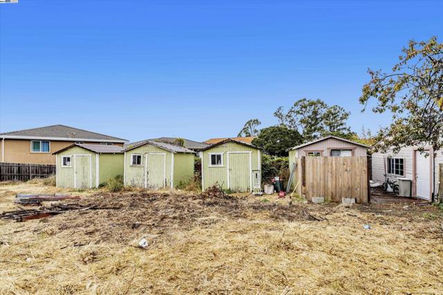 Image 21 of 23 For 22967 Maud Ave