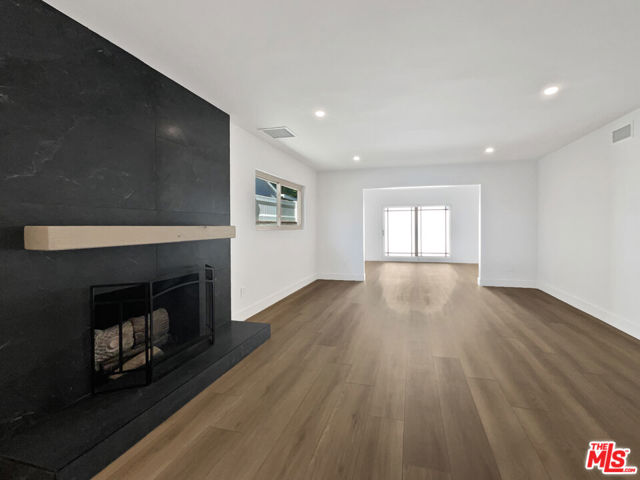 5736 Vantage Avenue, Valley Village CA: https://media.crmls.org/mediaz/c12c480e-be6f-4243-bd8e-10c08f2936fe.jpg