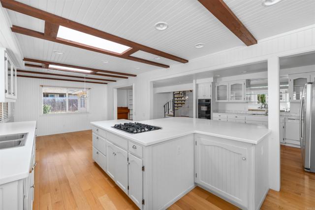 1440 Forest Avenue, Carlsbad CA: https://media.crmls.org/mediaz/c12ce19f-bd7c-488e-a075-3005674a2d3d.jpg