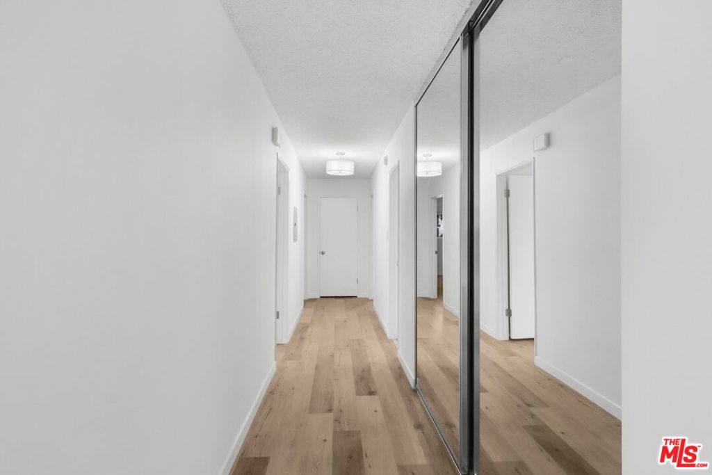 https://media.crmls.org/mediaz/c12d0037-6d9d-493b-83b6-bfd9cc734b5a.jpg?preset=X-Large