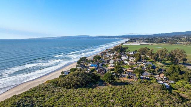 1 Gray Way, Watsonville CA: https://media.crmls.org/mediaz/c12da415-97c5-47f4-8f53-74203933f78c.jpg