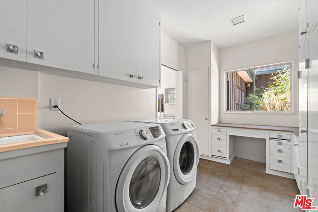 1234 Woodland Drive, Santa Paula CA: https://media.crmls.org/mediaz/c12de3d2-4e52-4bb2-b9e6-6a6752dd4a05.jpg
