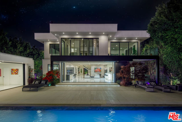 511 N Rexford Drive, Beverly Hills CA: https://media.crmls.org/mediaz/c12e9240-0343-432a-affe-a00f405a1748.jpg