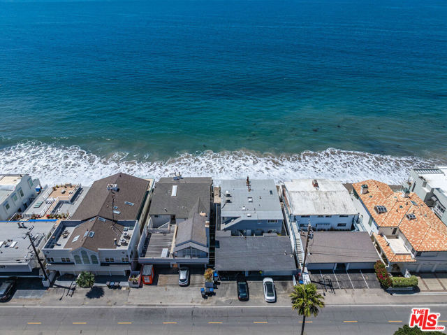 25408 Malibu Road, Malibu CA: https://media.crmls.org/mediaz/c12ef4d0-4d67-4325-b17c-7ac777e15396.jpg