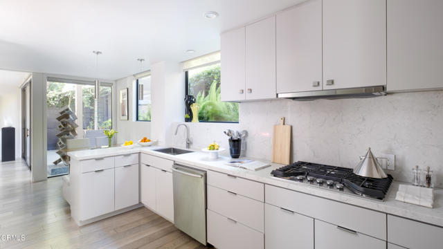 2266 Panorama Terrace, Los Angeles CA: https://media.crmls.org/mediaz/c12f5cc2-6741-4120-89dd-c8ed76ca7a01.jpg