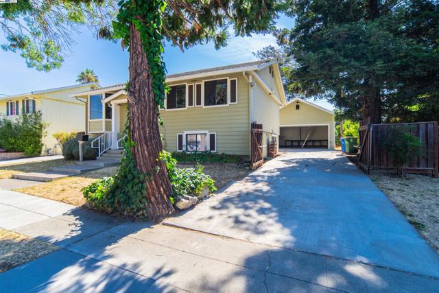 Image 12 of 52 For 4636 Serra Ave