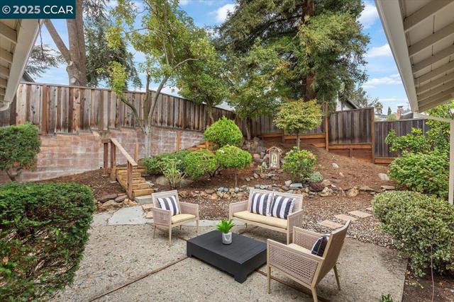 2326 Bramble Ct, Castro Valley CA: https://media.crmls.org/mediaz/c130a81e-888b-4fed-bd79-f0b7a5abfaf7.jpg