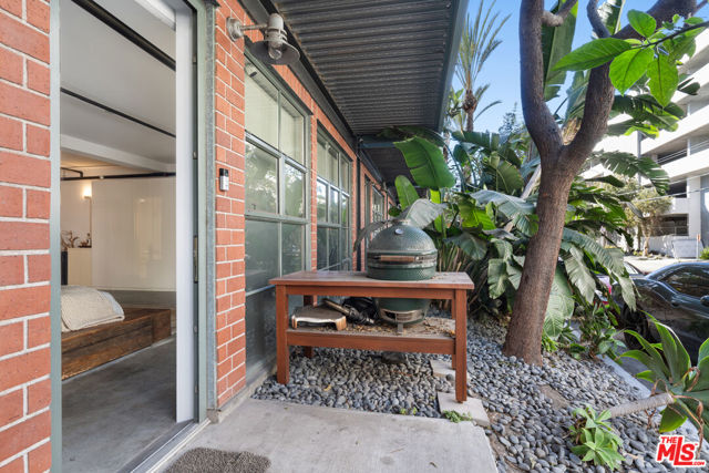 1046 Princeton Drive, Marina del Rey CA: https://media.crmls.org/mediaz/c131bfa7-d299-46c7-a8b3-e1ecfb83c5b2.jpg