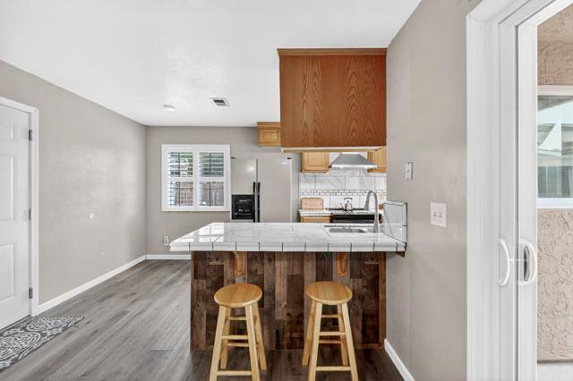 1260 Heather Glen Circle, Hollister CA: https://media.crmls.org/mediaz/c131d223-f5a2-45b4-96dd-b4cfb5269643.jpg