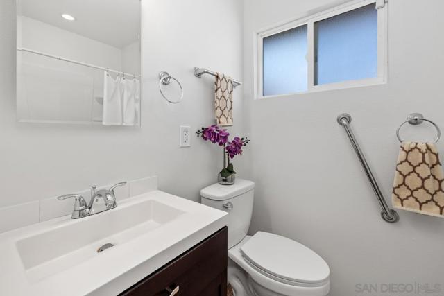 271 Gull Pl, El Cajon CA: https://media.crmls.org/mediaz/c131f3d2-150a-47aa-bf81-be7ac073aef1.jpg