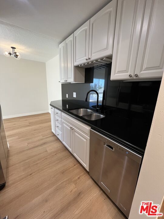 970 Palm Avenue, West Hollywood CA: https://media.crmls.org/mediaz/c1321e6a-dbd6-4c71-9d03-ebc969488d14.jpg