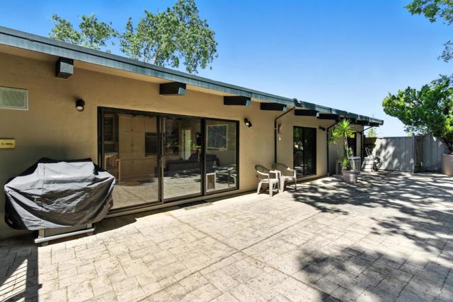 2935 Sherwood Drive, San Carlos CA: https://media.crmls.org/mediaz/c1323355-315e-49c5-91c4-5d9e4ce9c138.jpg