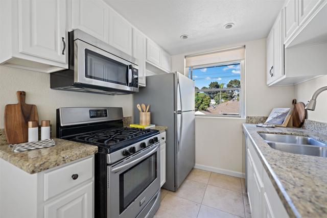 410 S Freeman St, Oceanside CA: https://media.crmls.org/mediaz/c13291ea-7e09-45e7-b398-e381acc36026.jpg
