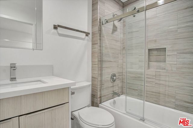 2419 S Cochran Avenue, Los Angeles CA: https://media.crmls.org/mediaz/c132d8a2-1407-40d1-911e-3ca3fe7c7bfb.jpg