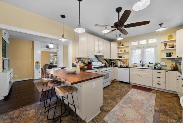 Detail Gallery Image 10 of 41 For 2847 Broadway, San Diego,  CA 92102 - 4 Beds | 4 Baths