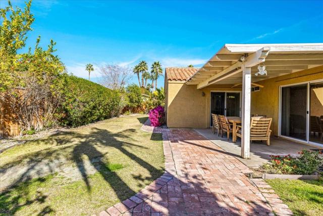 36429 Las Begonias, Cathedral City CA: https://media.crmls.org/mediaz/c133156e-e0e0-48f7-952b-fe0a95c5defb.jpg