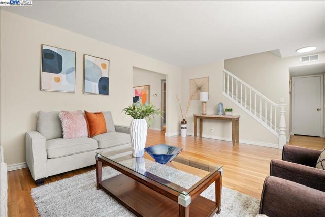 7551 Buckeye Pl, Newark CA: https://media.crmls.org/mediaz/c1331739-035f-499d-a11a-830bb7c4d158.jpg