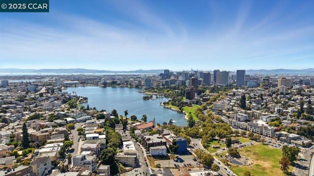 742 Wesley Way, Oakland CA: https://media.crmls.org/mediaz/c1331a0a-cba7-4d1e-aee2-6bcf9bf89417.jpg